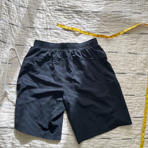 Prana Yoga/workout shorts (M) - Picture 2 of 6